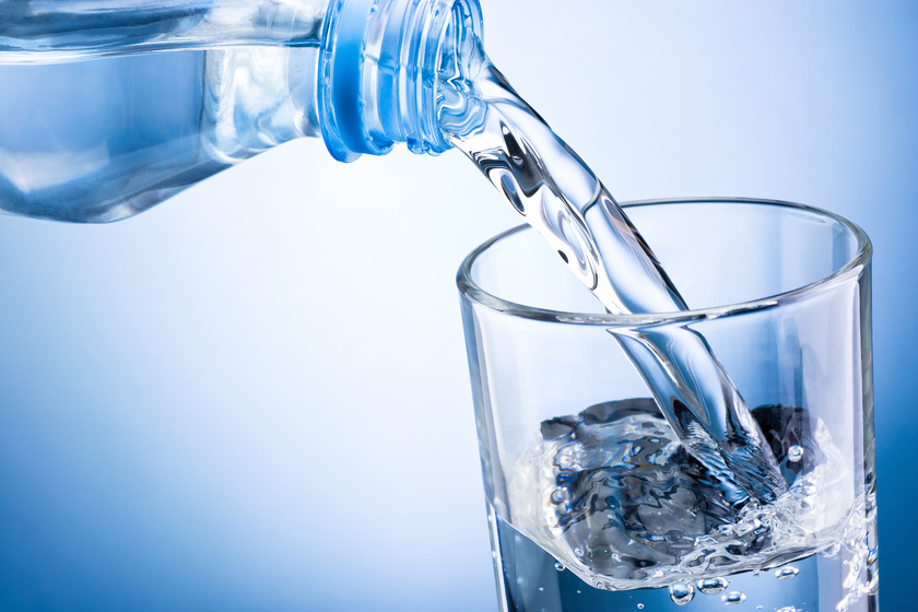 Hogyan segíthet a víz a fogyásban vagy a jelenlegi ideális testsúly fenntartásában?